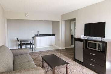 هتل Quality Inn & Suites Kissimmee By The Lake