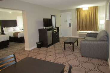 هتل Quality Inn & Suites Kissimmee By The Lake