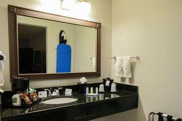 هتل Quality Inn & Suites Kissimmee By The Lake