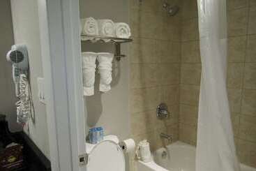 هتل Quality Inn & Suites Kissimmee By The Lake