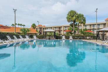 هتل Quality Inn & Suites Kissimmee By The Lake