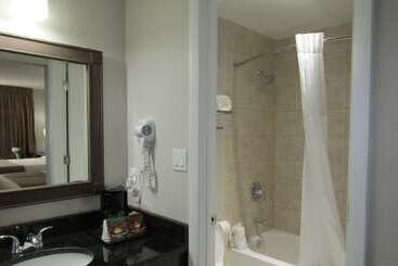 هتل Quality Inn & Suites Kissimmee By The Lake