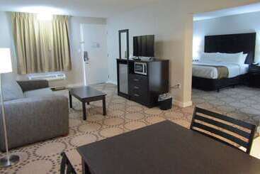 هتل Quality Inn & Suites Kissimmee By The Lake