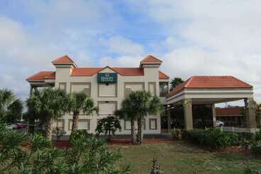 هتل Quality Inn & Suites Kissimmee By The Lake