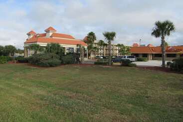 هتل Quality Inn & Suites Kissimmee By The Lake