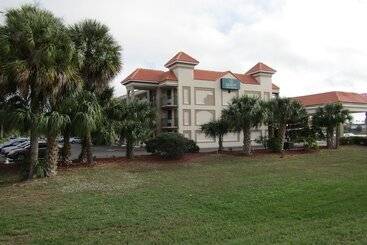 هتل Quality Inn & Suites Kissimmee By The Lake