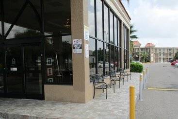 هتل Quality Inn & Suites Kissimmee By The Lake