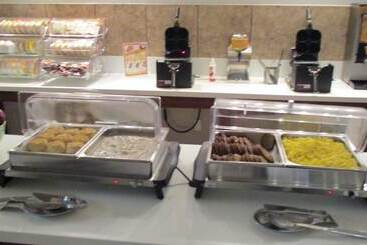 هتل Quality Inn & Suites Kissimmee By The Lake