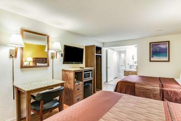 هتل Rodeway Inn