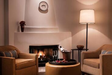 هتل Rosewood Inn Of The Anasazi