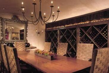 هتل Rosewood Inn Of The Anasazi