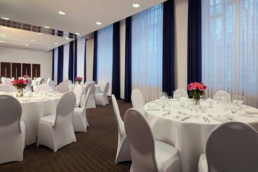 هتل Sheraton Hannover Pelikan