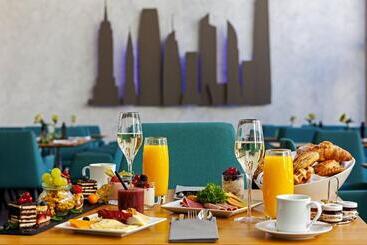 هتل Sheraton Hannover Pelikan