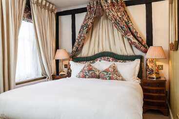 هتل The Angel Posting House & Livery