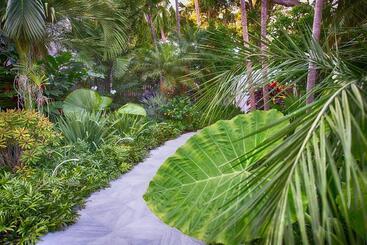 هتل The Gardens