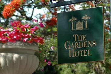 هتل The Gardens