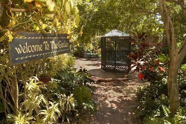 هتل The Gardens