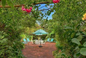 هتل The Gardens
