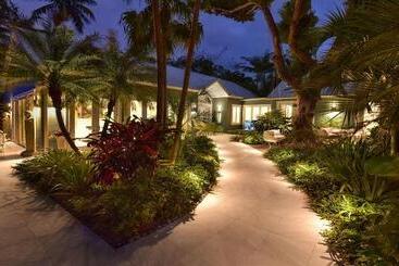 هتل The Gardens
