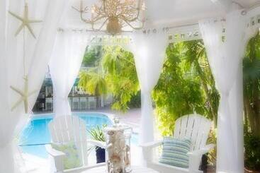 هتل The Gardens