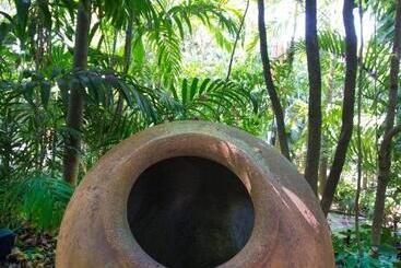 هتل The Gardens