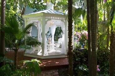هتل The Gardens