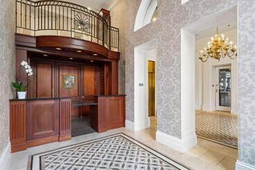 هتل The Lafayette New Orleans By Kasa