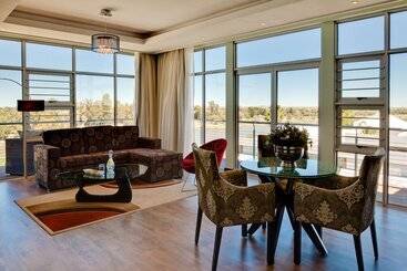 هتل The Oasis
