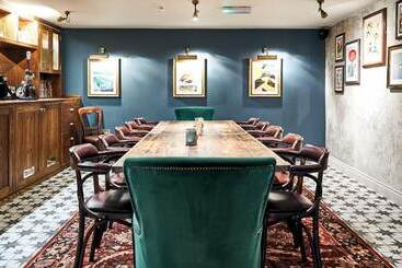 هتل The Wellington Arms