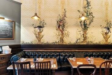 هتل The Wellington Arms