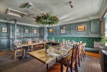هتل The Wellington Arms