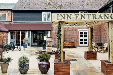 هتل The Wellington Arms