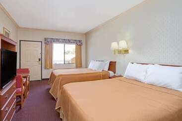 هتل Travelodge By Wyndham Lynwood