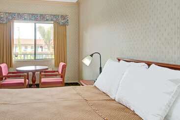 هتل Travelodge By Wyndham Lynwood