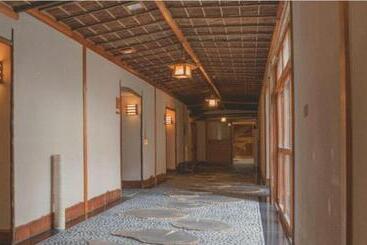 هتل Wakamatsu Hot Spring Resort