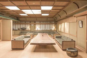 هتل Wakamatsu Hot Spring Resort