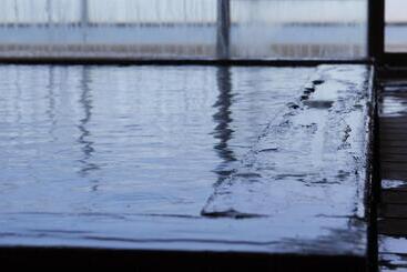 هتل Wakamatsu Hot Spring Resort