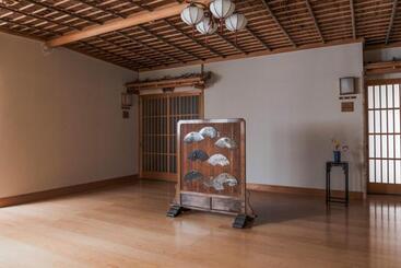 هتل Wakamatsu Hot Spring Resort