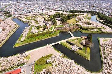هتل Wakamatsu Hot Spring Resort