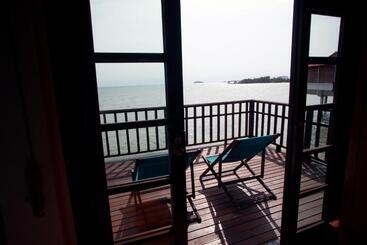استراحتگاه Avillion Port Dickson