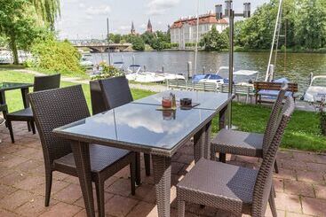 هتل Am Schloß Köpenick By Golden Tulip