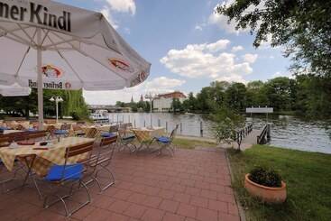 هتل Am Schloß Köpenick By Golden Tulip