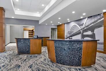 هتل Doubletree By Hilton Davenport