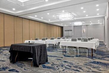 هتل Doubletree By Hilton Davenport