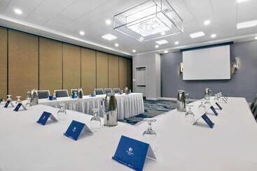هتل Doubletree By Hilton Davenport