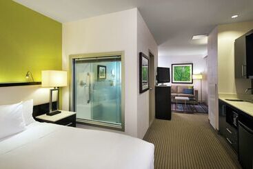 هتل The Hollis Halifax A Doubletree Suites By Hilton
