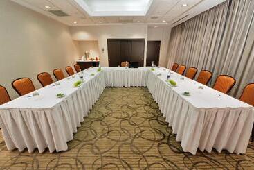 هتل Holiday Inn Montreal Centre Ville Downtown, An Ihg