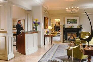 هتل Killarney Randles