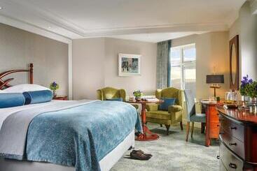 هتل Killarney Randles