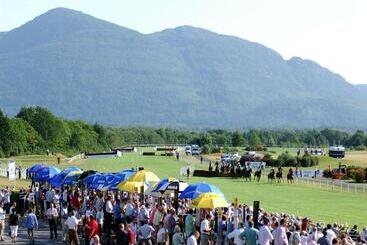 هتل Killarney Randles